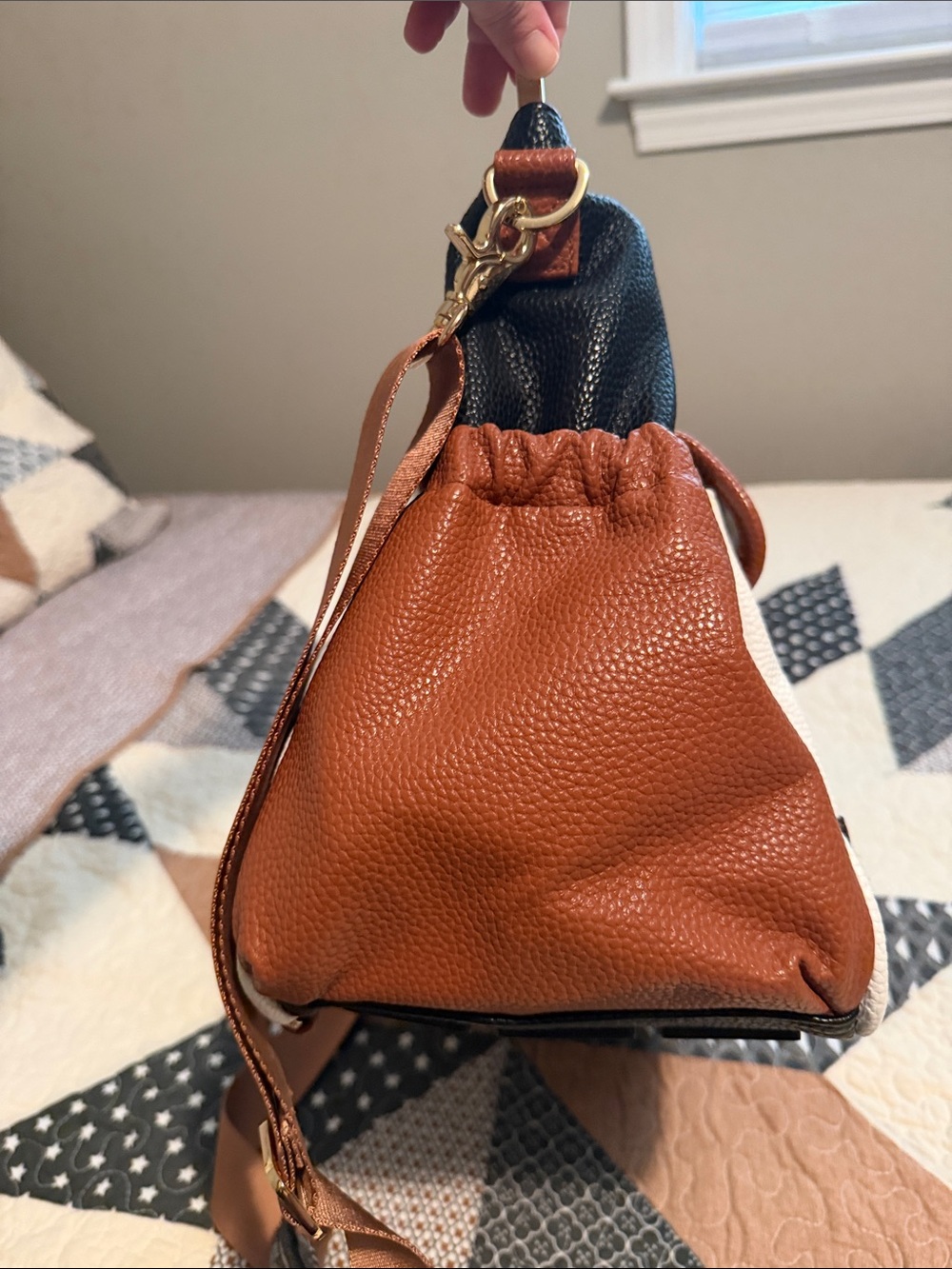 Itzy Ritzy Triple Threat Brown Coffee and Cream Diaper Baby Bag Messenger Tote - Picture 8 of 12